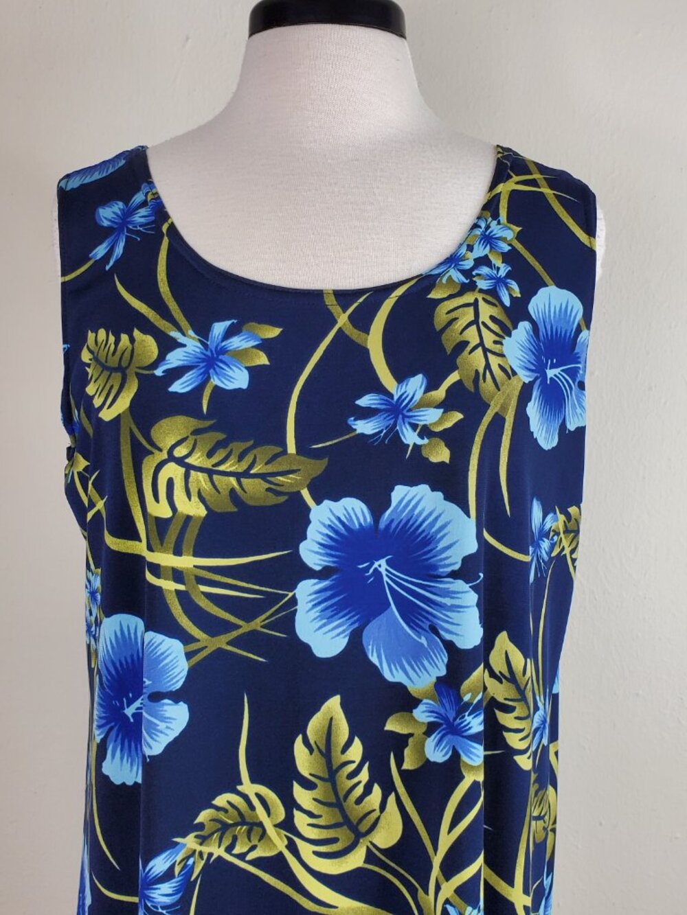 Kisses & Hugs Women's Shift Dress Floral Sleeveless Size 2X Blue & Gold